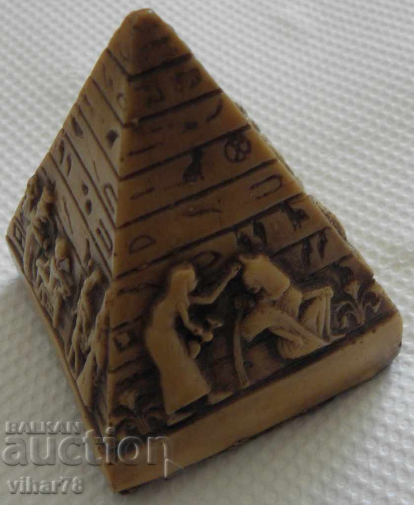 Delivery of pyramid Delivery of pyramid