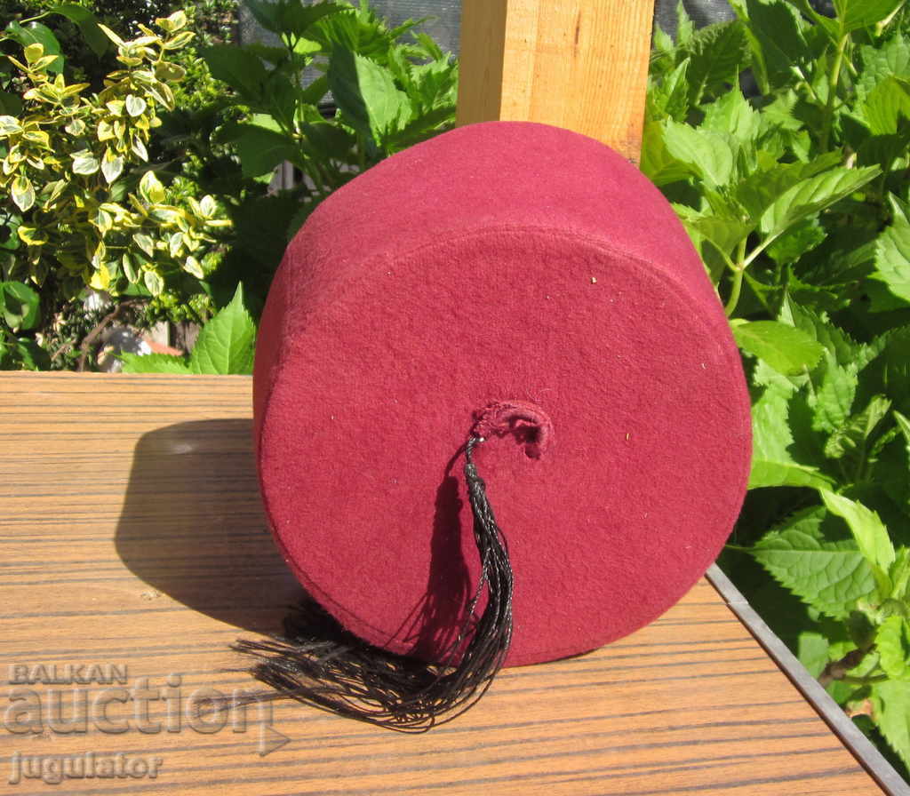 Licitație Perfectă fes autentică veche de bărbat Licitație Perfectă fes autentică veche de bărbat