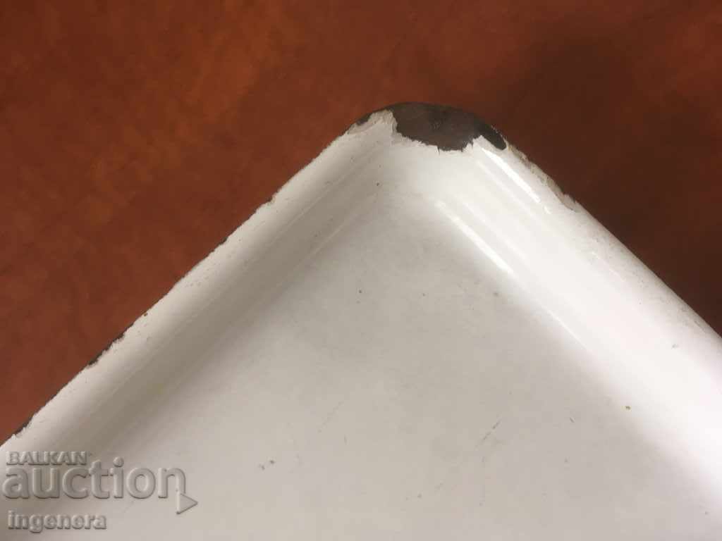 Auction ENAMELED TRAY WITH HANDLE AND FEET Auction ENAMELED TRAY WITH HANDLE AND FEET