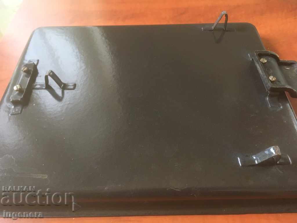 ENAMELED TRAY WITH HANDLE AND FEET - 5 ENAMELED TRAY WITH HANDLE AND FEET - 5