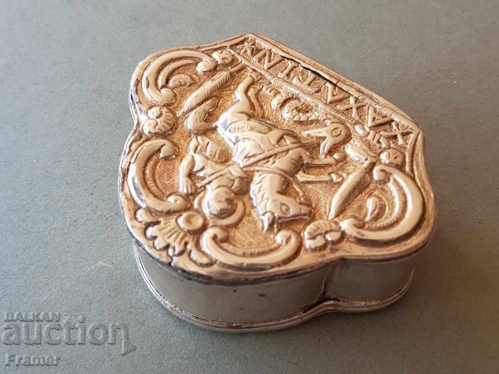 Delivery of Rare Silver Revival Snuffbox with St. George Delivery of Rare Silver Revival Snuffbox with St. George