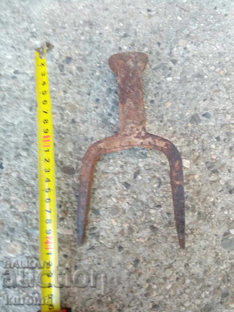 An old anvil for hair peeling with price 24.99 BGN | € 12.78