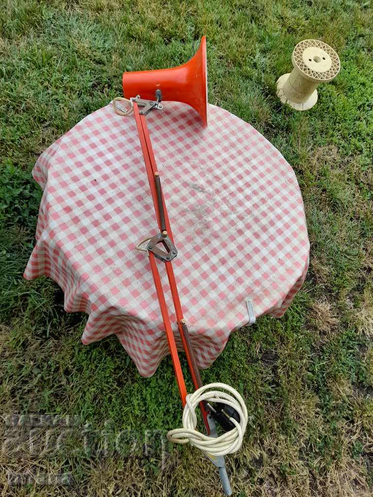 An old desk lamp with price 45.00 BGN | € 23.01 An old desk lamp with price 45.00 BGN | € 23.01