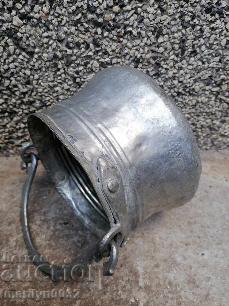 Delivery of Old copper cauldron copper copper vessel Delivery of Old copper cauldron copper copper vessel