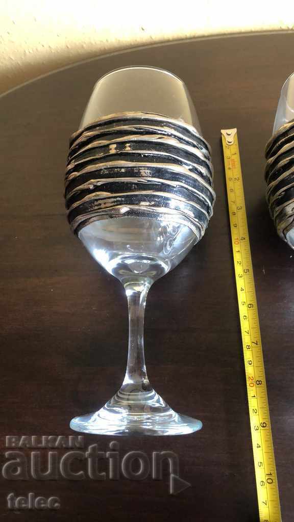 Livrarea Ochelari frumoși cu accesorii metalice Livrarea Ochelari frumoși cu accesorii metalice