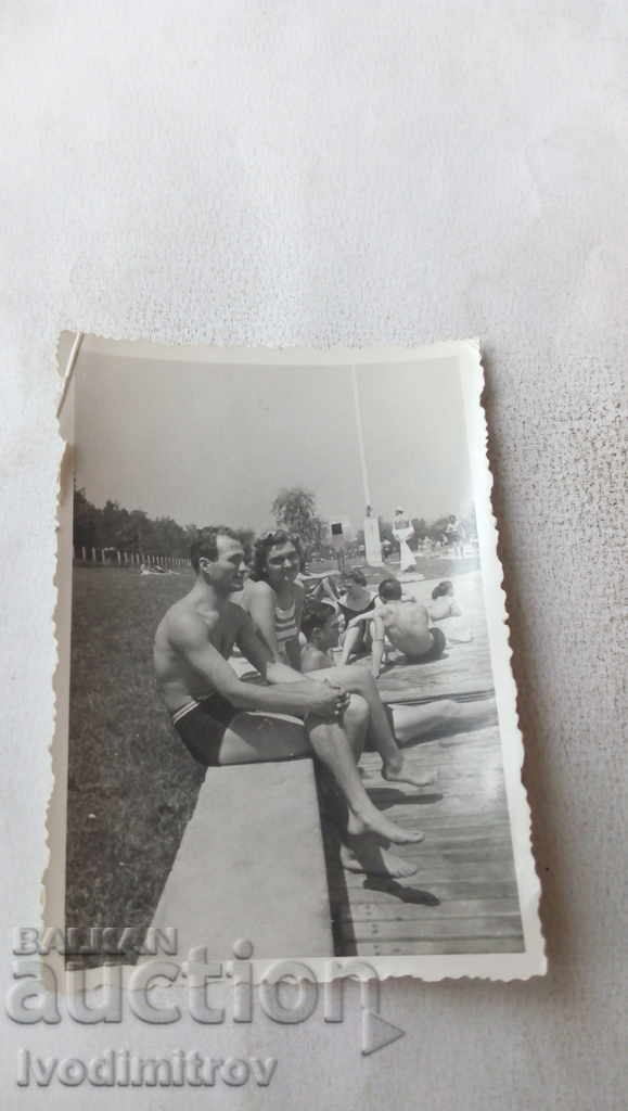 Photo Sofia Men and women in a swimming pool
