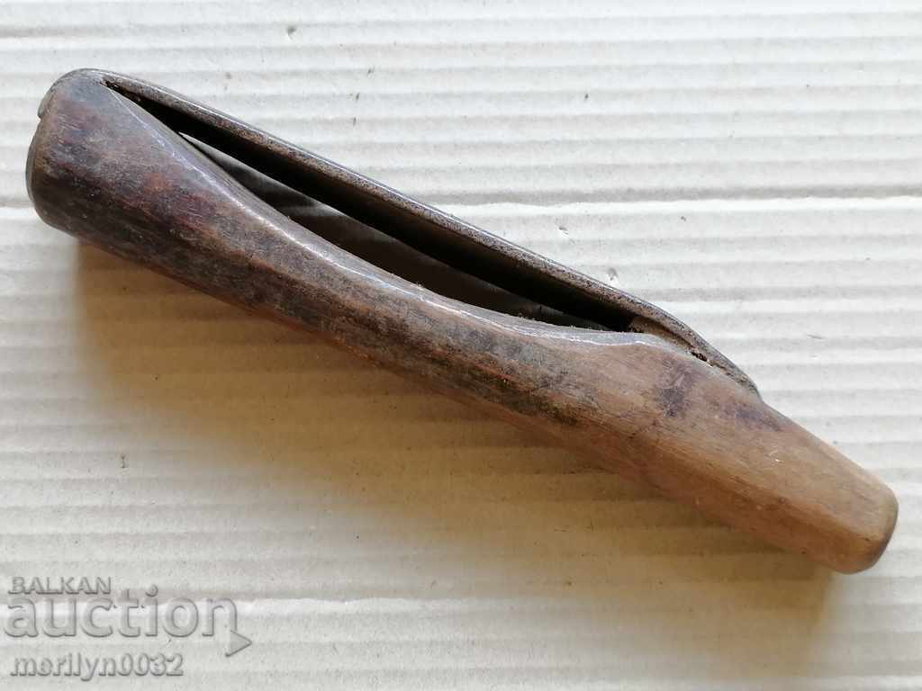 Antique razor sharpener, strap, razor with price 43.00 BGN | € 21.99 Antique razor sharpener, strap, razor with price 43.00 BGN | € 21.99