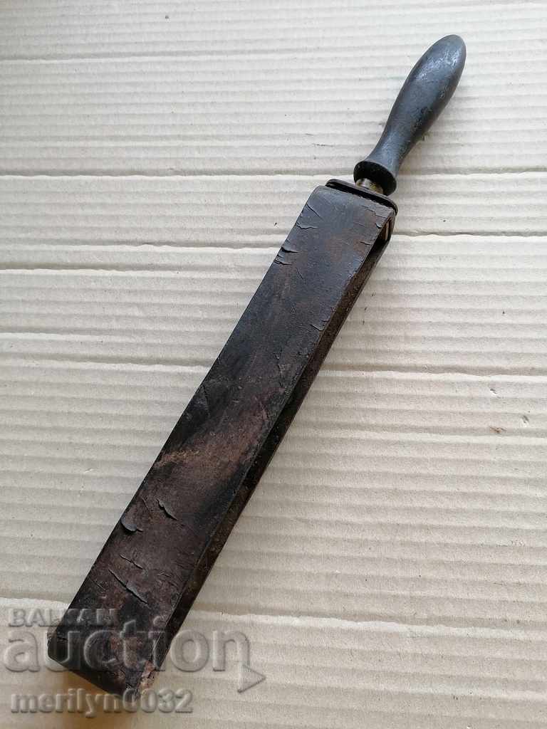 Antique razor sharpener, strap, razor with price 43.00 BGN | € 21.99