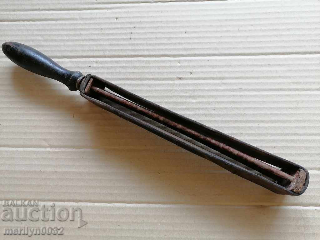 Auction  Antique razor sharpener, strap, razor