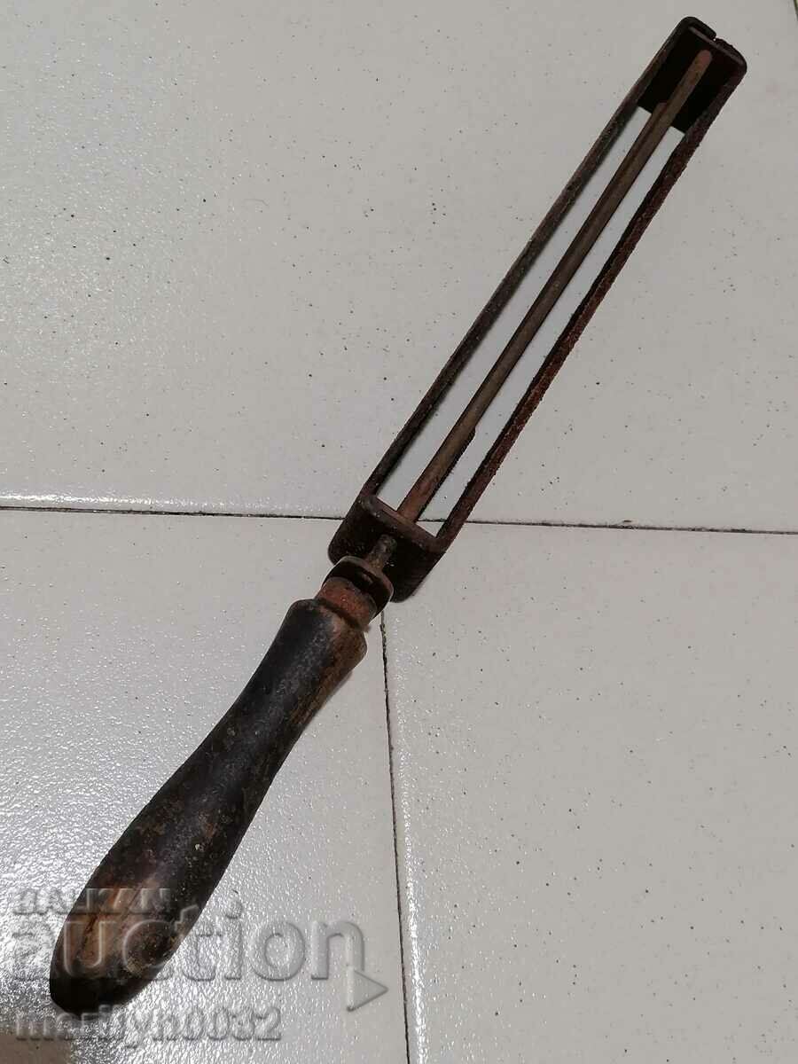 Antique razor sharpener, strap, razor with price 43.00 BGN | € 21.99 Antique razor sharpener, strap, razor with price 43.00 BGN | € 21.99