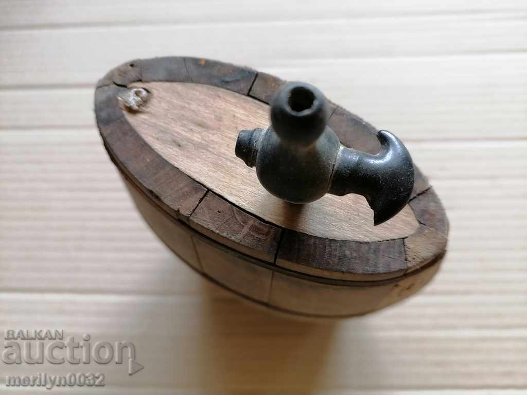 Delivery of Old pepper, barrel, keg, bucket, vase, wooden