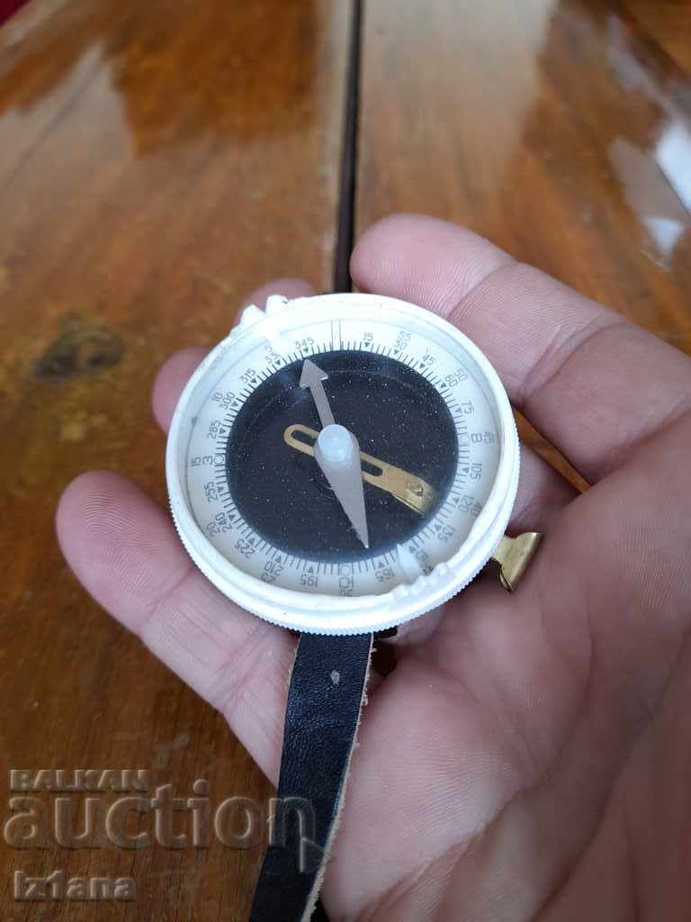 An old compass with price 22.00 BGN | € 11.25 An old compass with price 22.00 BGN | € 11.25