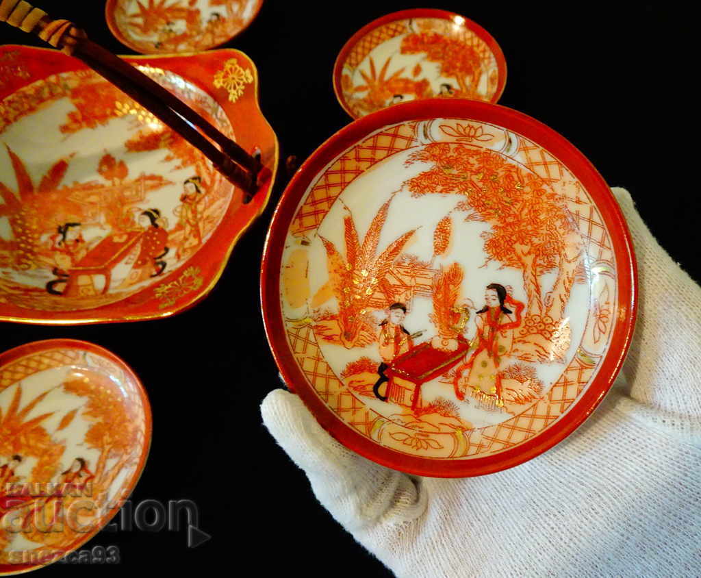 Auction Japanese porcelain service, fruit bowl, plate. Auction Japanese porcelain service, fruit bowl, plate.