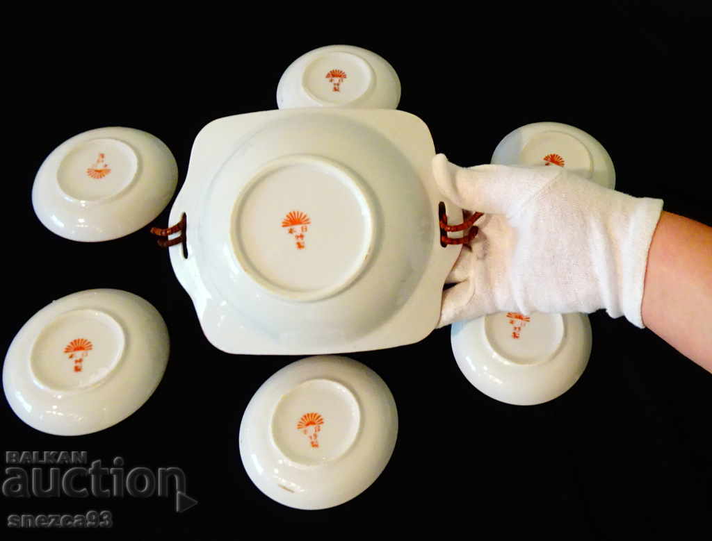 Delivery of Japanese porcelain service, fruit bowl, plate. Delivery of Japanese porcelain service, fruit bowl, plate.
