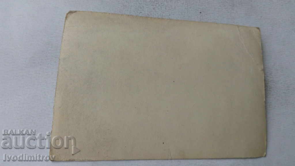 Φωτογραφία Άνδρες και γυναίκες στην πλατεία με τιμή 2.35 BGN | € 1.20 Φωτογραφία Άνδρες και γυναίκες στην πλατεία με τιμή 2.35 BGN | € 1.20