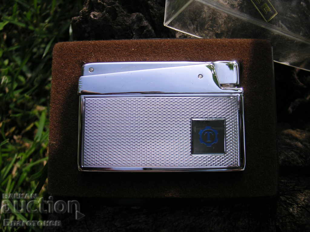 Auction An old lighter Auction An old lighter