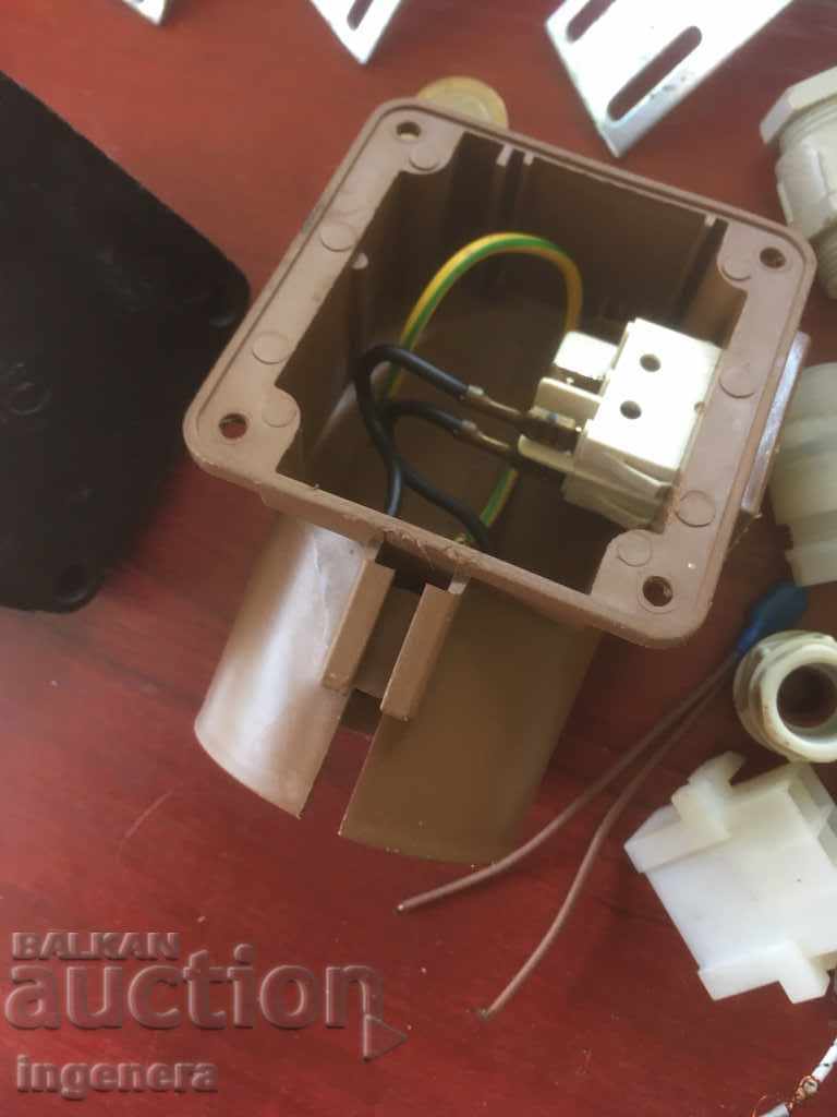 PARTS FOR STARTERS, CAPS, FITTINGS, SCREENS, PROTECTION, ETC. FOR ELECTRIC MOTORS - 6 PARTS FOR STARTERS, CAPS, FITTINGS, SCREENS, PROTECTION, ETC. FOR ELECTRIC MOTORS - 6