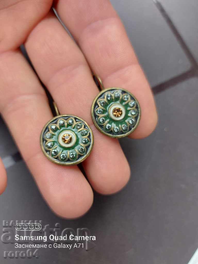 Auction SHORTS Auction SHORTS