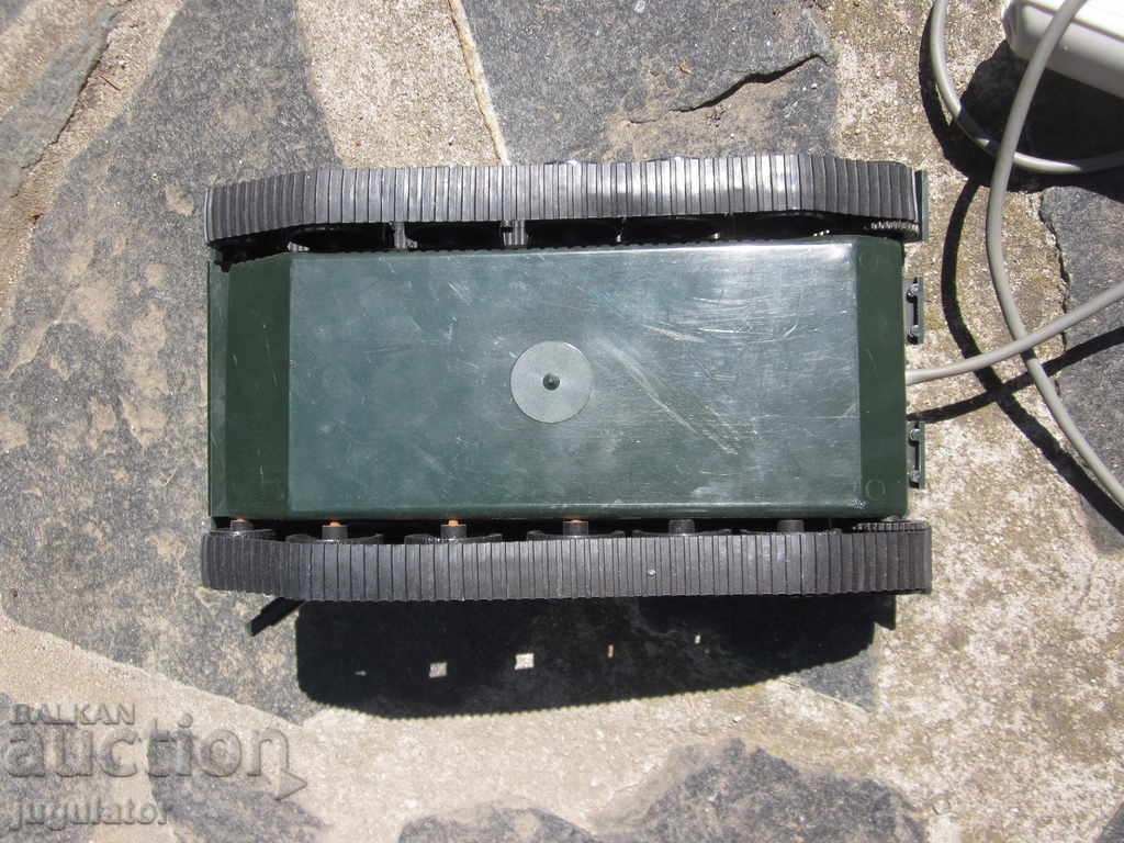 μεγάλη παλιά πλαστική στρατιωτική δεξαμενή παιχνιδιών με μπαταρίες - 6 μεγάλη παλιά πλαστική στρατιωτική δεξαμενή παιχνιδιών με μπαταρίες - 6