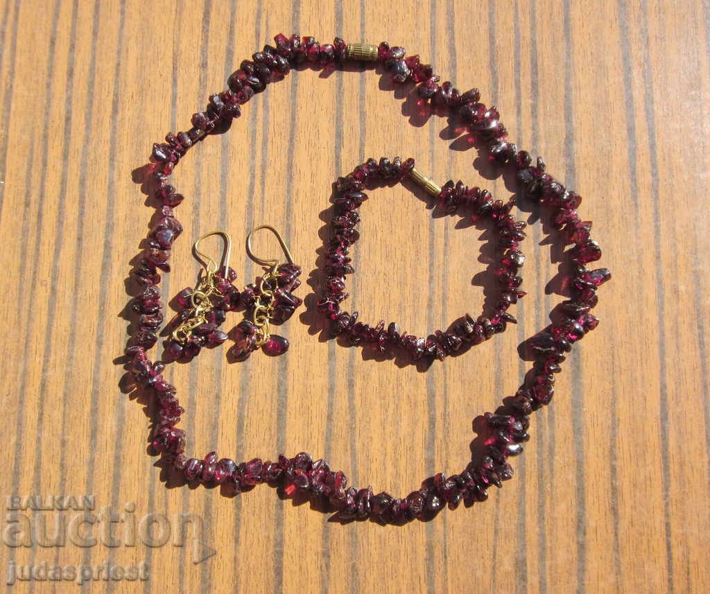 women's set necklace earrings and bracelet made of natural garnet