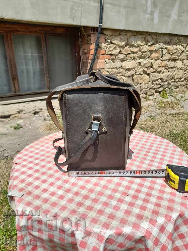 Παλιά δερμάτινη ιατρική τσάντα με τιμή 50.00 BGN | € 25.56 Παλιά δερμάτινη ιατρική τσάντα με τιμή 50.00 BGN | € 25.56