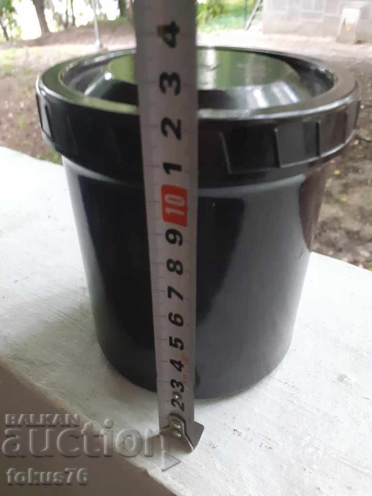 Delivery of Old bakelite box with screw cap Delivery of Old bakelite box with screw cap