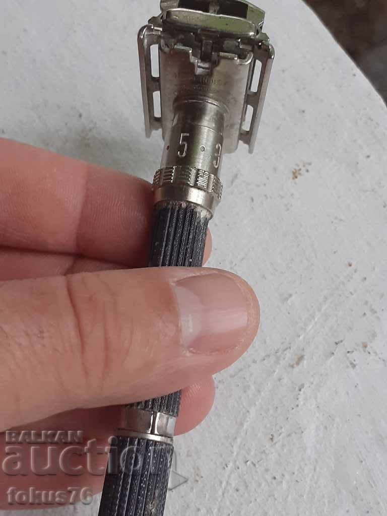 Gillette Razor Gillette Made in U.S.A. - 6 Gillette Razor Gillette Made in U.S.A. - 6