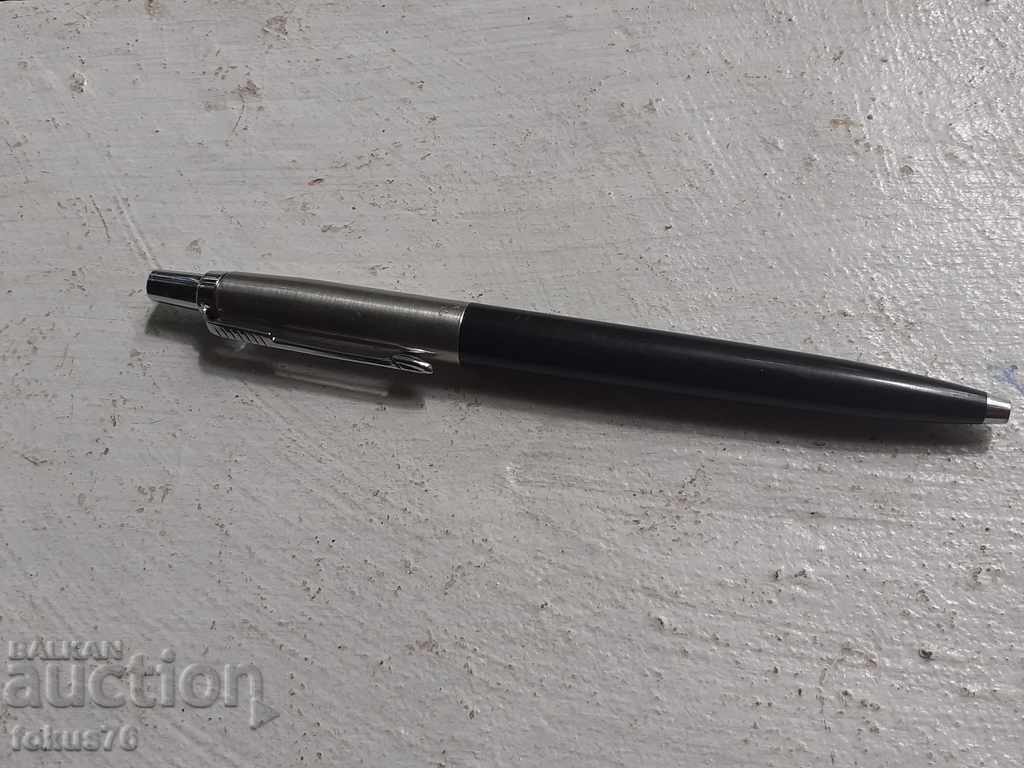 Auction  Great pen Parker with its original refill - Writes