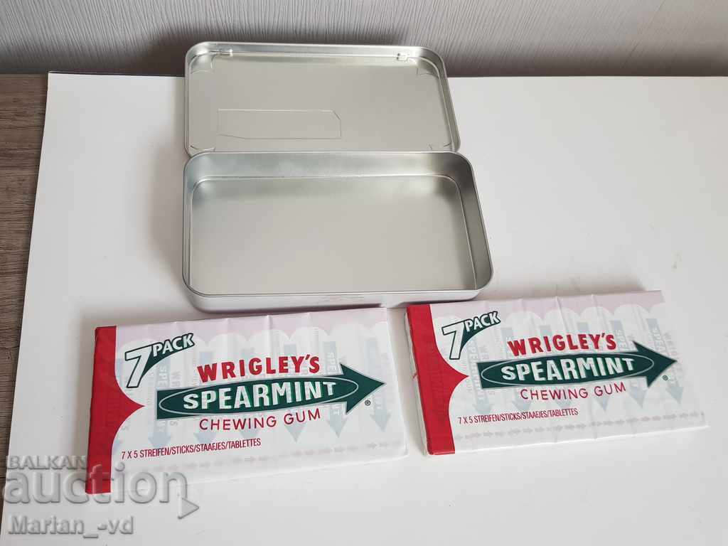 Auction Collectible chewing gum with a metal box Auction Collectible chewing gum with a metal box