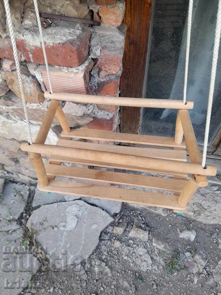 Παλιά παιδική ξύλινη κούνια με τιμή 30.00 BGN | € 15.34 Παλιά παιδική ξύλινη κούνια με τιμή 30.00 BGN | € 15.34