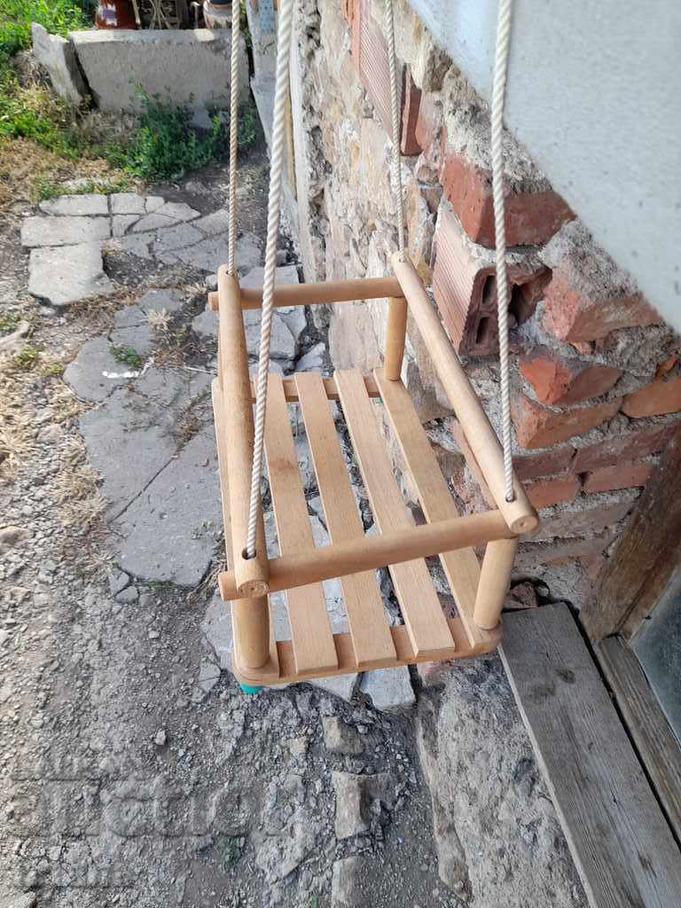 Δημοπρασία Παλιά παιδική ξύλινη κούνια Δημοπρασία Παλιά παιδική ξύλινη κούνια