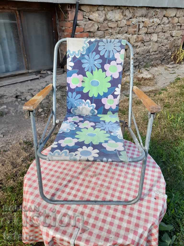 Scaun pliant pentru copii vechi cu preț 35.00 BGN | € 17.90 Scaun pliant pentru copii vechi cu preț 35.00 BGN | € 17.90