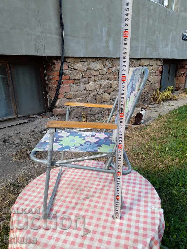 Licitație Scaun pliant pentru copii vechi Licitație Scaun pliant pentru copii vechi