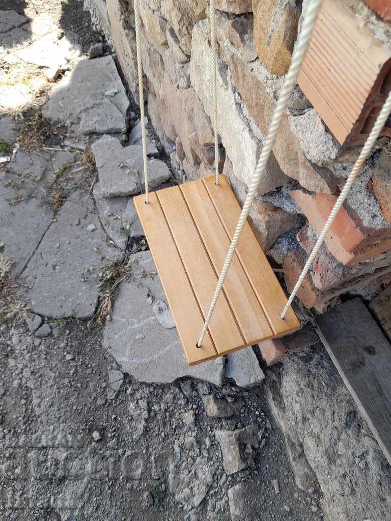 Δημοπρασία Παλιά παιδική ξύλινη κούνια Δημοπρασία Παλιά παιδική ξύλινη κούνια