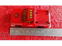 Μικρό παλιό μεταλλικό αυτοκίνητο Κίνα