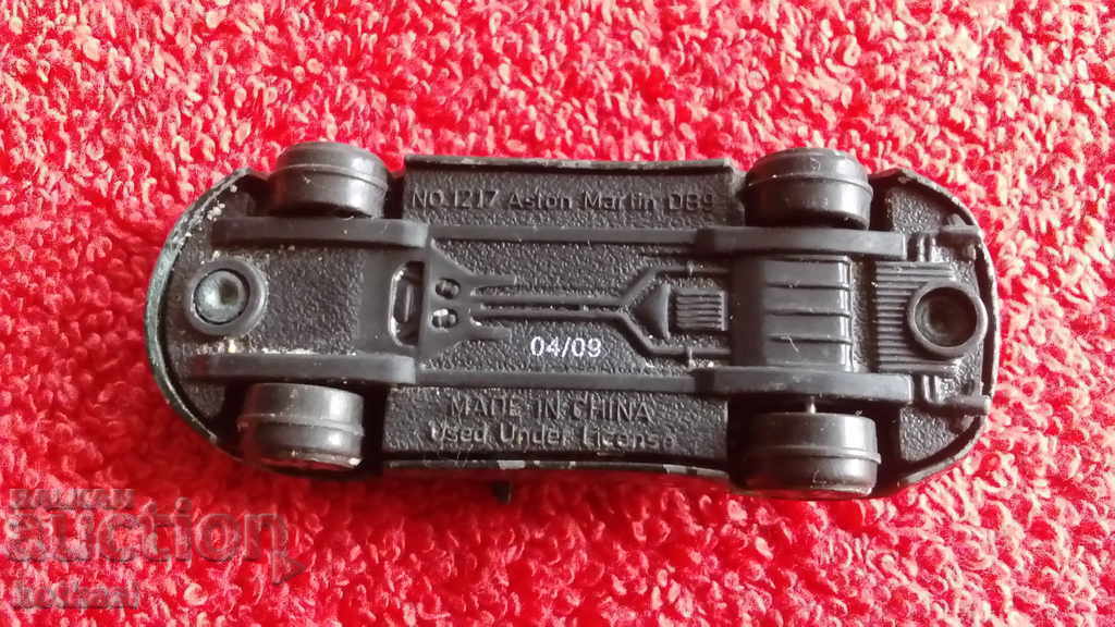 Small Old Aston Martin China - 6