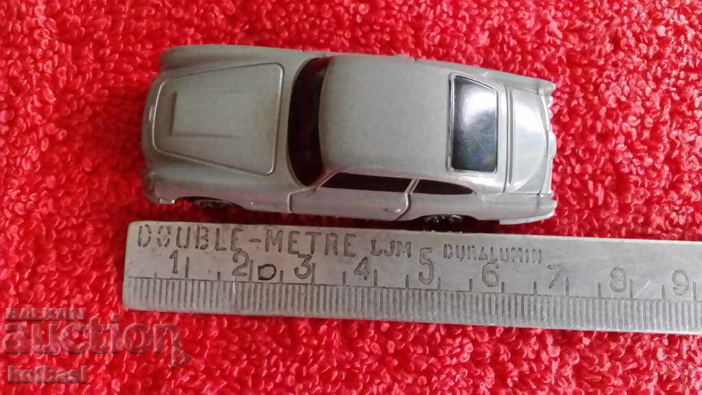 Mașină mică din metal Agent 007 Aston Martin