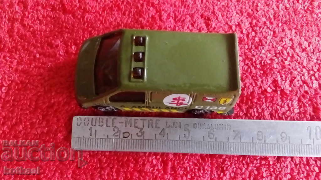 Mașină mică din metal Autobuz AMBULANȚĂ Mașină mică din metal Autobuz AMBULANȚĂ