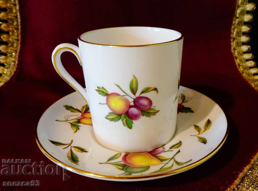 Cup and saucer, English porcelain, gold. with price 15.00 BGN | € 7.67 Cup and saucer, English porcelain, gold. with price 15.00 BGN | € 7.67