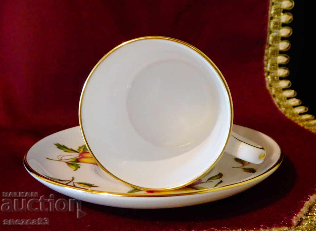 Cup and saucer, English porcelain, gold. - 6 Cup and saucer, English porcelain, gold. - 6