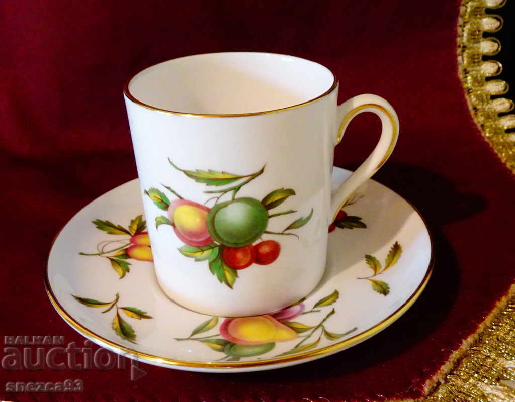 Cup and saucer, English porcelain, gold.