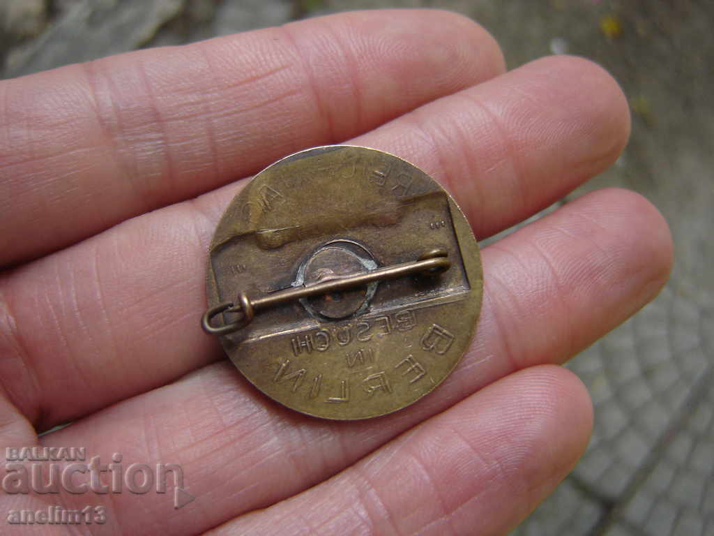 Delivery of OLD BADGE VISIT TO THE REICHSTAG IN BERLIN