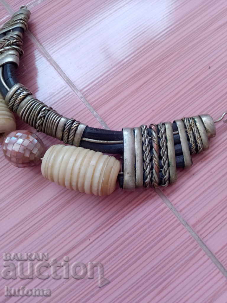 Old jewelry with price 34.99 BGN | € 17.89 Old jewelry with price 34.99 BGN | € 17.89