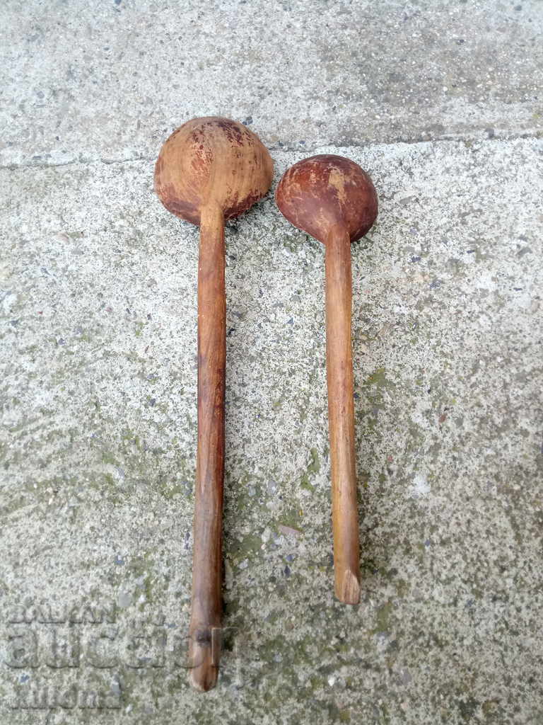 Delivery of Old wooden spoons