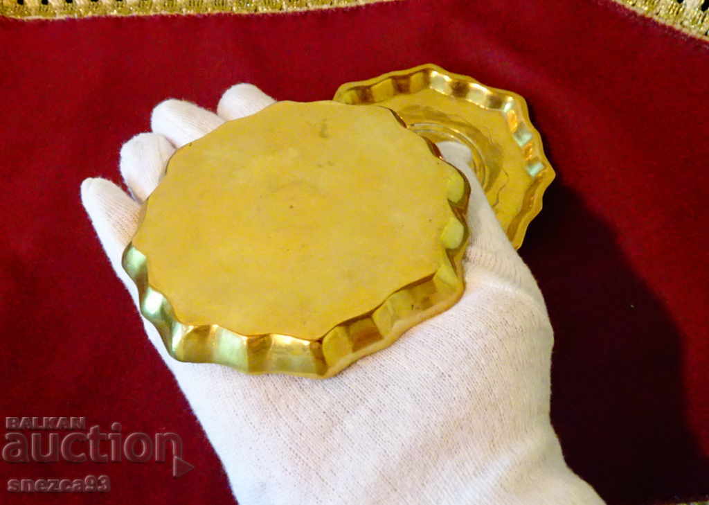 Auction Solid bronze appetizer plates 12 cm. Auction Solid bronze appetizer plates 12 cm.