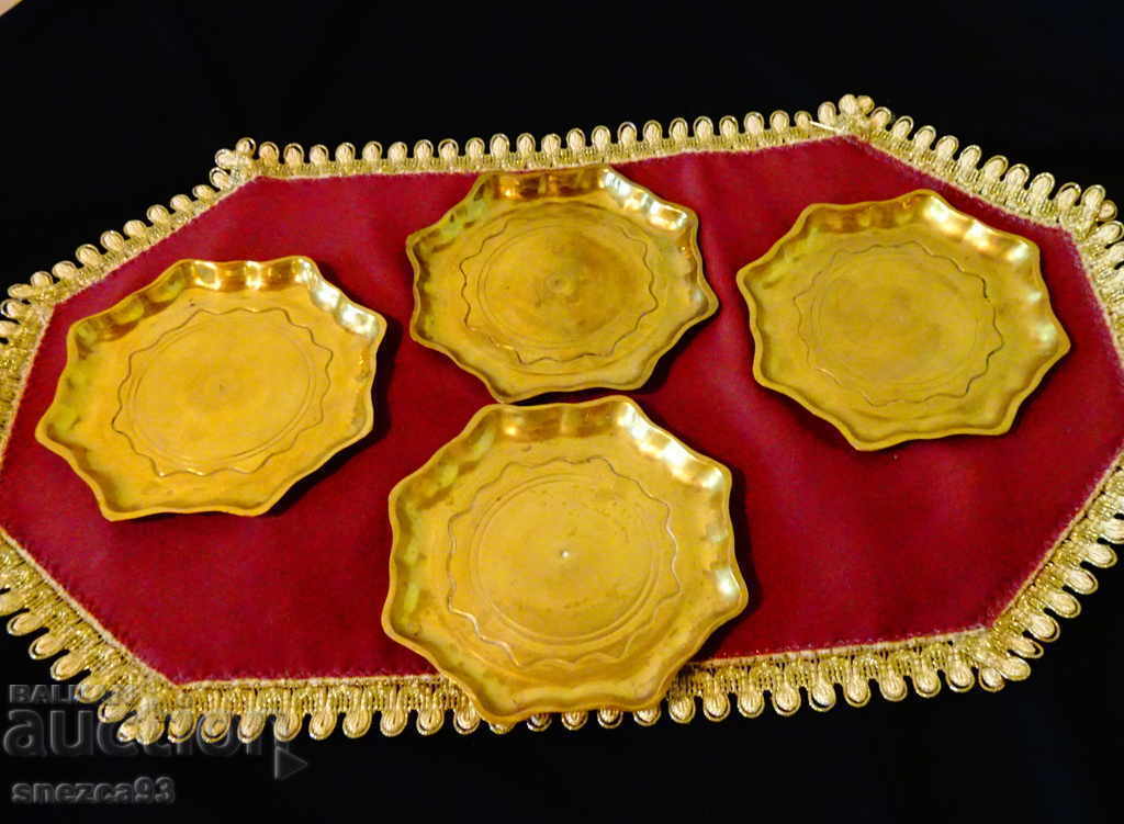 Solid bronze plates 14 cm. Solid bronze plates 14 cm.