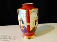 Satsuma vase, Japanese porcelain, gold.