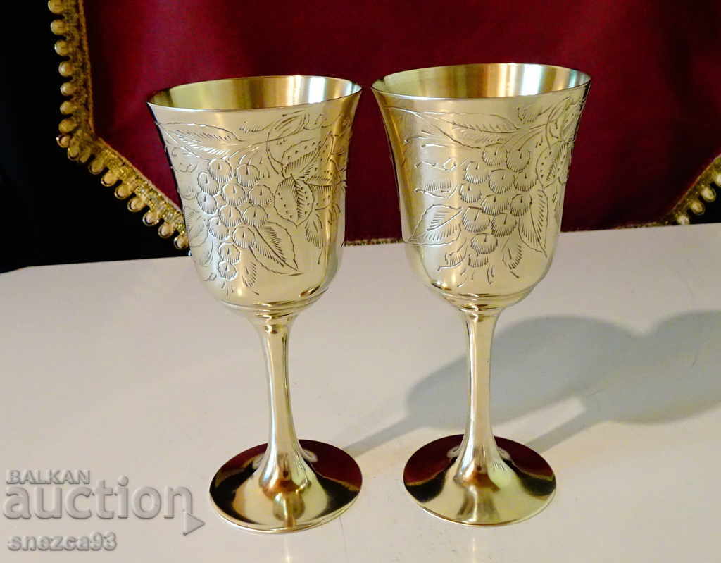 Delivery of Bronze wine glasses, embossed vines with grapes Delivery of Bronze wine glasses, embossed vines with grapes