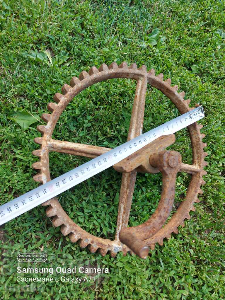 GEAR - HUGE with price 40.50 BGN | € 20.71 GEAR - HUGE with price 40.50 BGN | € 20.71