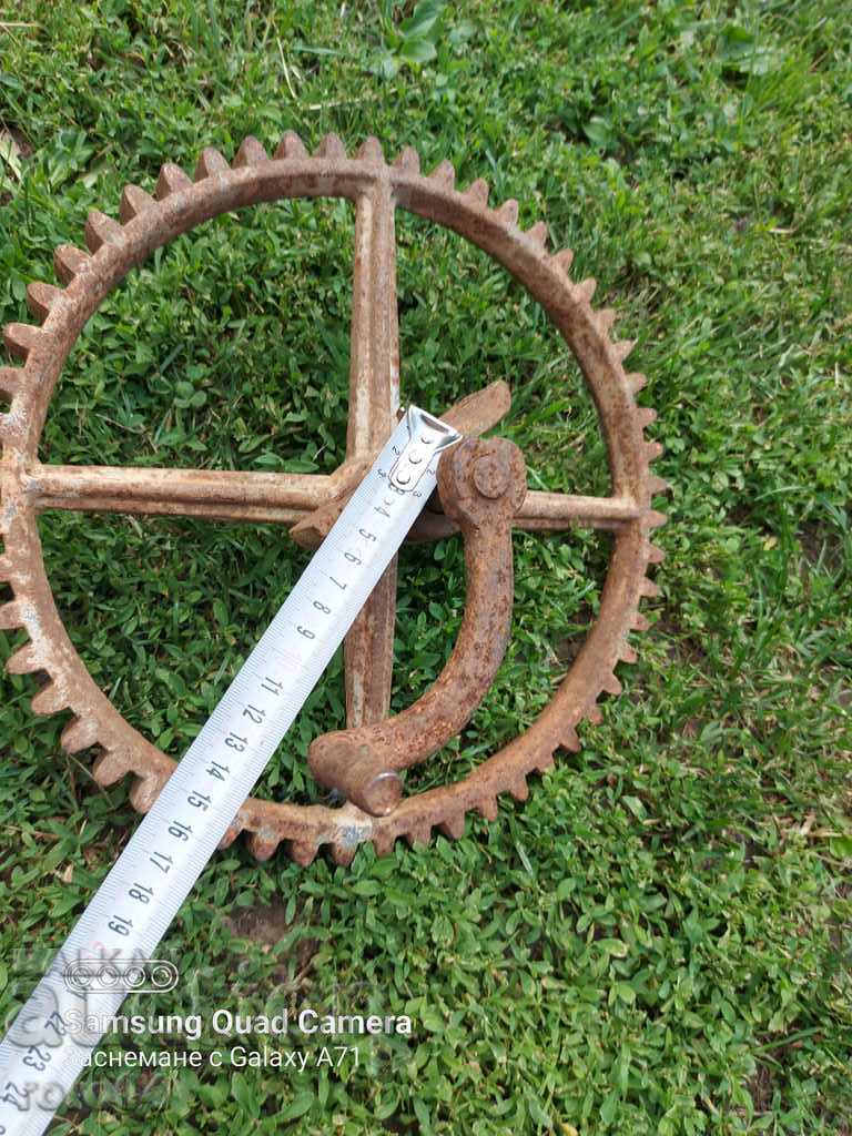 Auction GEAR - HUGE Auction GEAR - HUGE